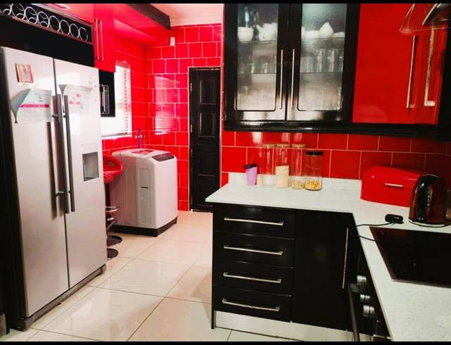 4 BEDROOM HOUSE FOR SALE IN WOODHILL ESTATE